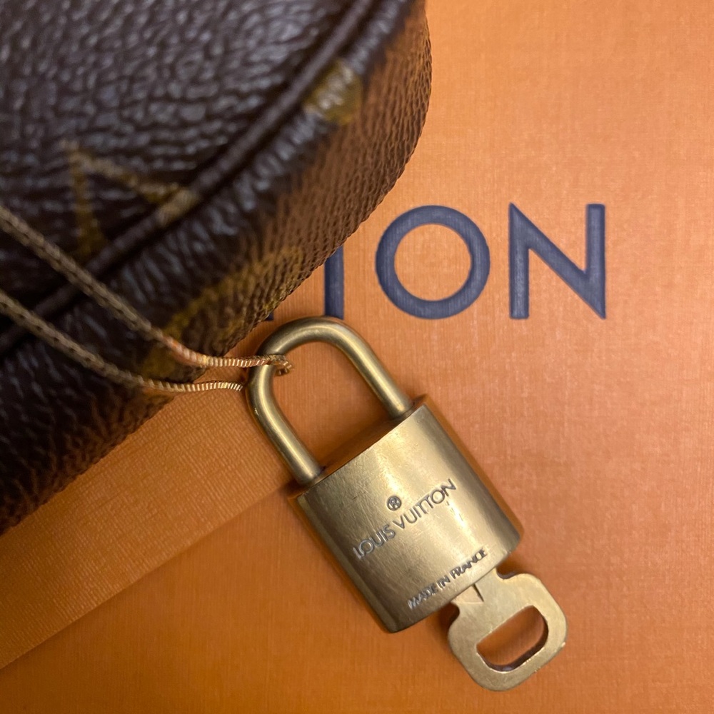 LOUIS VUITTON Lock & Key w/14K Gold Necklace - Picture 4 of 8